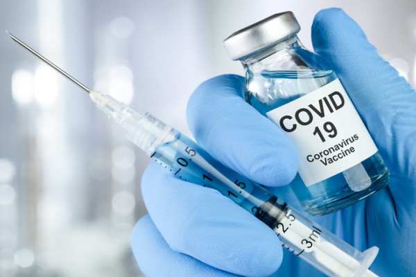 Вакцина от коронавируса: новый препарат на 90% защищает от Covid-19
