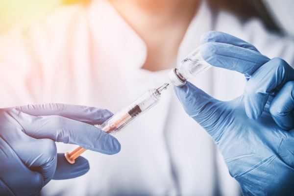 10 вопросов о вакцине от COVID, ответы на которые важно знать