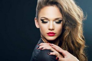2021-03-15-mixnews-top-10-samyx-krasivyx-no-opasnyx-prichesok-kotorye-ubivayut-vashi-volosy-1