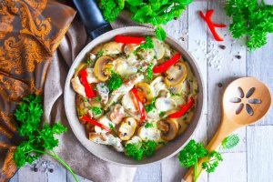 svinina-v-slivochnom-souse-s-gribami_1615288492_15_max