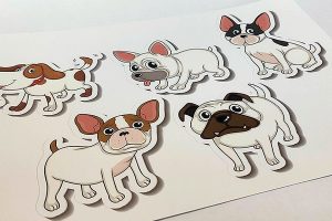 Особенности и преимущества печати наклеек на заказ
