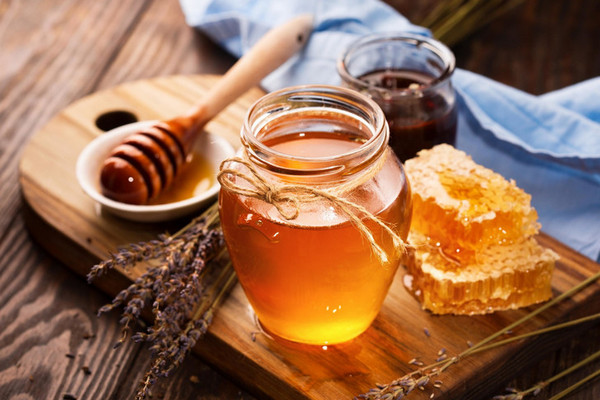 8 удивительных свойств меда для здоровья и красоты
