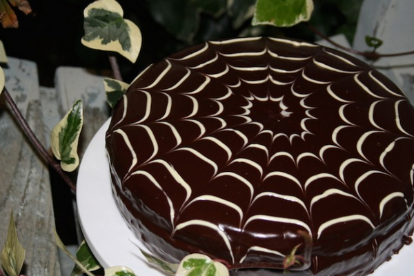 Тыквенно-шоколадный торт «Паутинка»