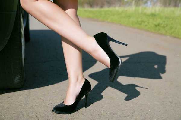 3 лайфхака для девушек, которые хотят научиться ходить на каблуках