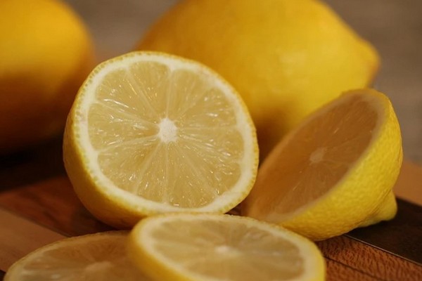 Лимон около кровати: простой лайфхак для здоровья