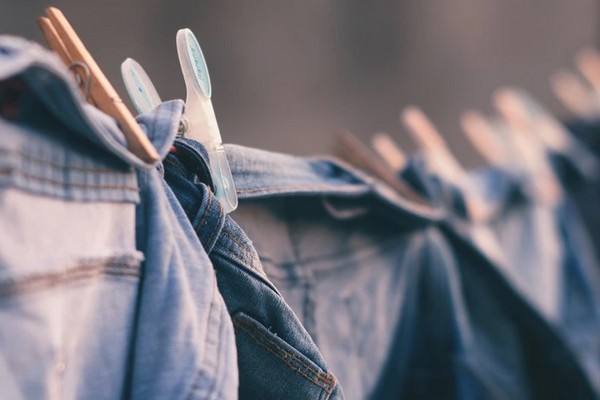 Стирать или морозить: 5 правил для ухода за джинсами, которые ты могла не знать