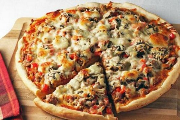 Пицца с грибами и с индюшатиной