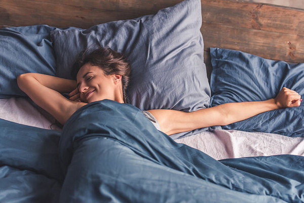 Как лучше спать, чтобы избегать боли в спине: полезные советы