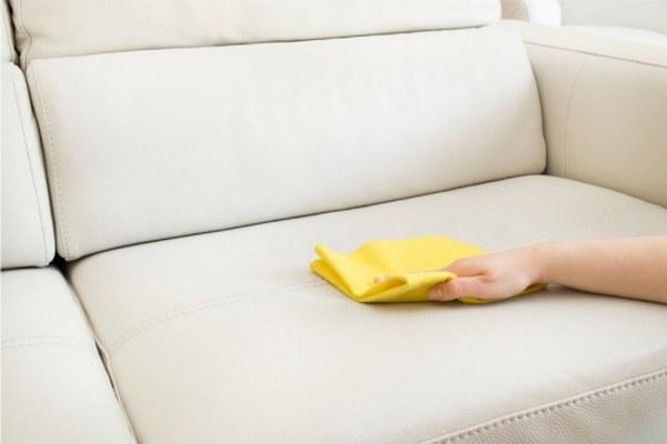 Домашний способ почистить любую мягкую мебель или ковры
