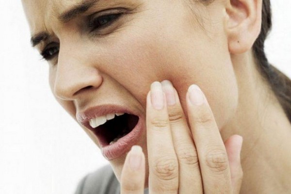 Почему зимой зубы болят чаще, или как холод разрушает зубы
