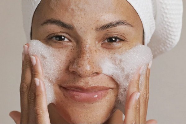 Эти 7 вещей следует учитывать, чтобы хорошо очищать кожу