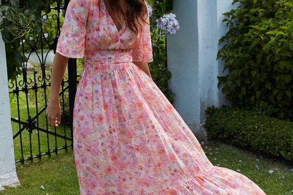 Без них не обойтись: топ-5 летних платьев для стильного образа