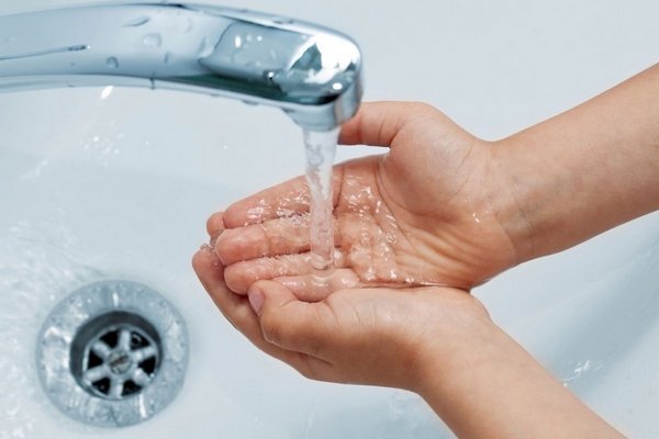 Как помыться, если нет горячей воды: советы от практичного до креативного