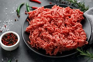 Как правильно посолить мясной фарш, чтобы получились идеальные котлеты