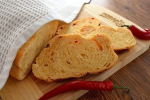 Как испечь хлеб с сыром и острым перцем