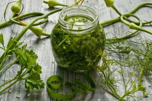 Вкусная и универсальная заготовка на зиму из витаминной зелени