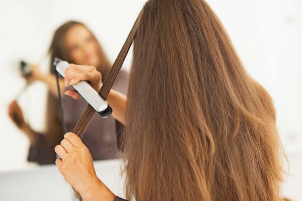 Идеально прямые и здоровые? Что нужно знать о ребондинге волос: плюсы и минусы