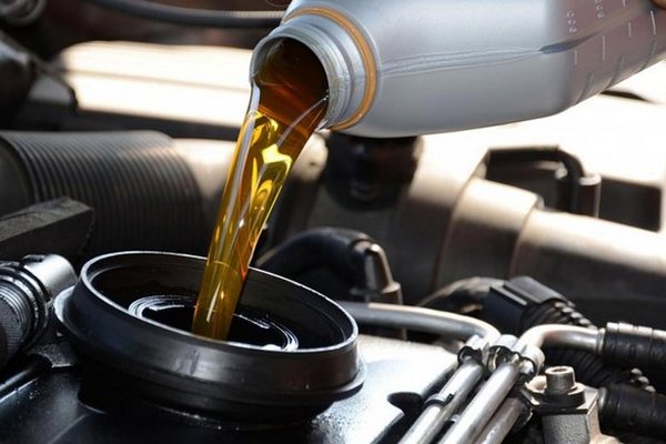 Как собственноручно заменить масло на своем авто