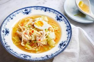 Рецепт лапши с яйцом, грибами и помидорами