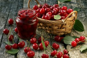 Как быстро удалить косточки из вишни и черешни