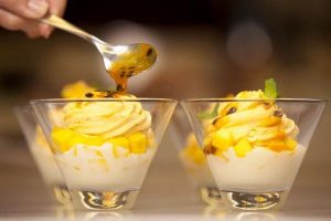 Рецепт вкусного десерта из 2 ингредиентов – вкусно и нежно.