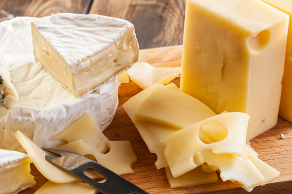По каким причинам сыр может быть вредным для здоровья: мнение врачей