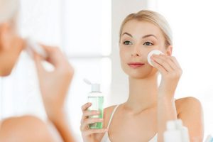 Как пользоваться мицеллярной водой: правило, о котором ты могла не знать