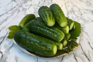 Простой рецепт вкусных малосольных огурцов на минеральной воде
