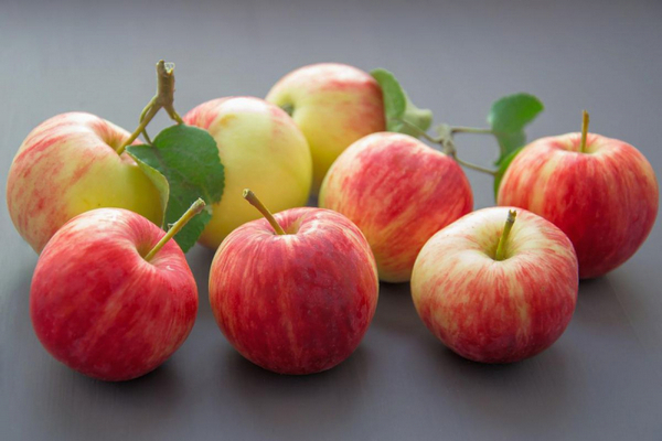 Уловки, которые позволят выбрать максимально сладкие и сочные яблоки