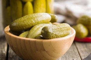 Малосольные или квашеные огурцы могут быть полезнее свежих.