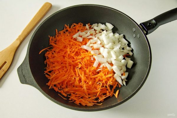 Как готовят зажарку: что обжаривают в первую очередь лук или морковь