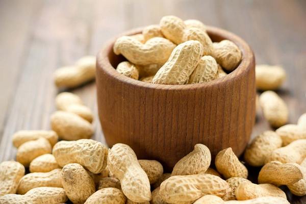 Когда и как правильно есть арахис, чтобы снизить АД и вес