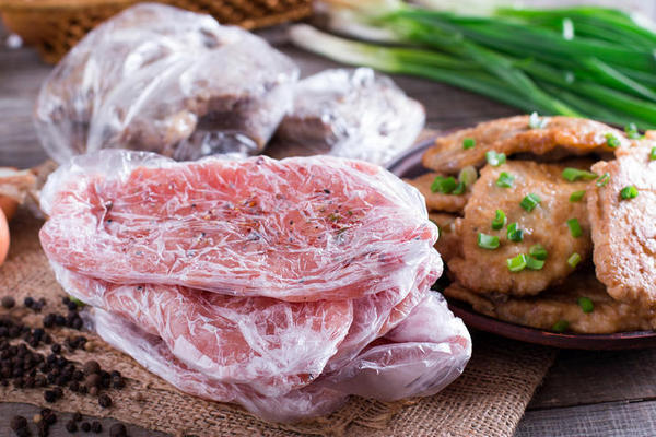 Как правильно разогреть холодное мясо без микроволновки и сковороды: 3 проверенных способа