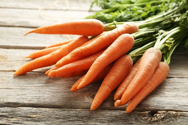 Простой трюк, который поможет сохранить морковь в погребе до весны