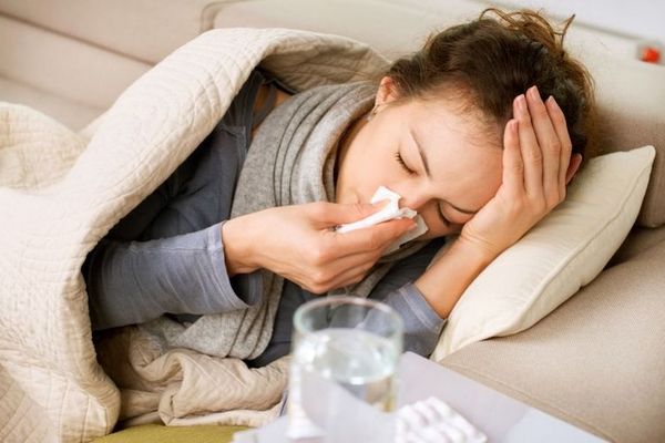 Течение и прохлада не виноваты: иммунологи развеяли главный миф о простуде
