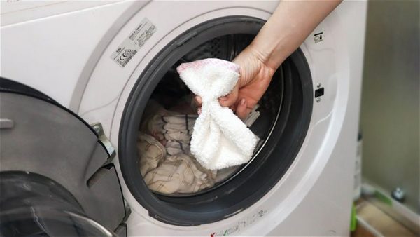 Что добавить в стиральную машинку, чтобы удалить старые пятна на кухонных полотенцах