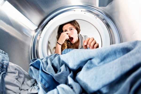 Почему нельзя оставлять на ночь белье в стиральной машинке