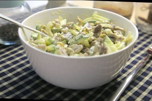 Вкусный и ароматный салат из куриных желудков из самых простых продуктов