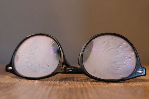 Очки запотевают зимой: трюки, которые обеспечат хорошую видимость даже при отрицательной температуре