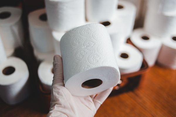 Чем заменить туалетную бумагу и какие заболевания она может вызвать