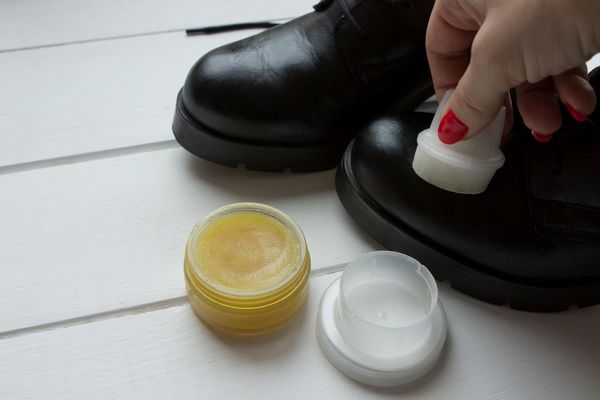 Как надежно и бюджетно защитить свою обувь от влаги