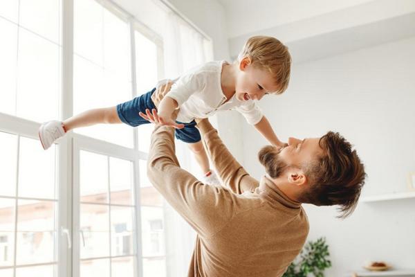 Ученые исследовали, что чрезмерная забота отцов сокращает жизнь их потомков