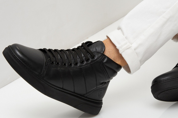 Какая обувь теплее: черная или белая