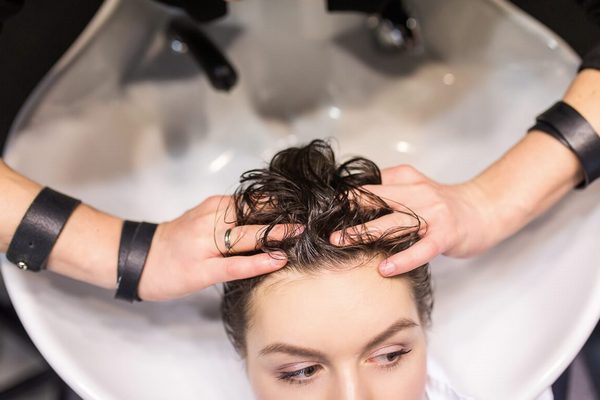 Парикмахер раскрыла важные правила сохранения чистоты волос