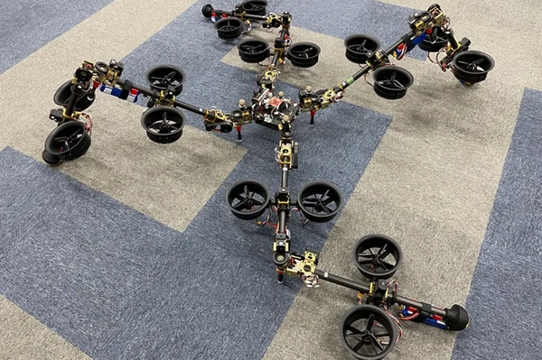 Ходит и летает: ученые представили нового робота SPIDAR