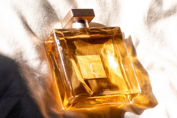 Как отличить подделку парфюма от оригинала: 5 способов