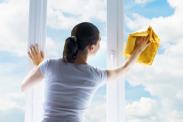 Помойте окна заваркой – будет чисто так, как будто они отсутствуют в раме