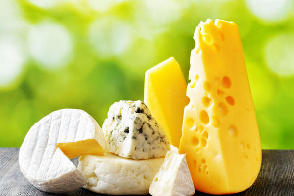 Поджелудочная пострадает: с чем нельзя есть сыр