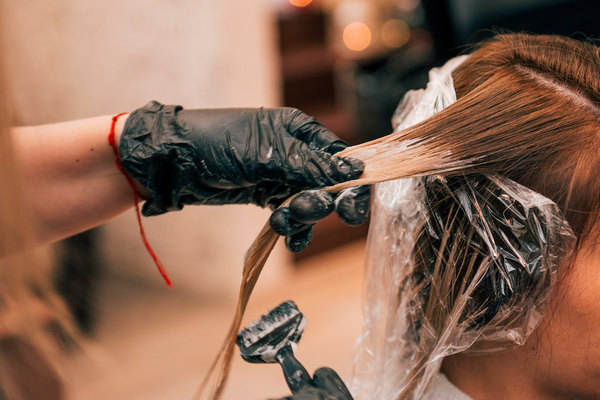 К этим ужасным последствиям может привести окраска волос дома: будьте осторожны