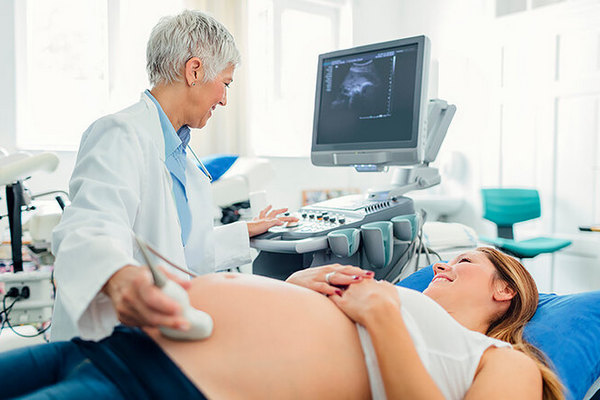 Насколько опасно рожать после 35 лет: развеиваем мифы о поздней беременности